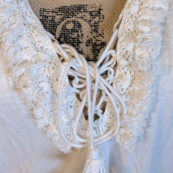 2/$20 Max Studio Women’s White Lace-Up Front Sleeveless Tunic Top - Picture 2 of 8